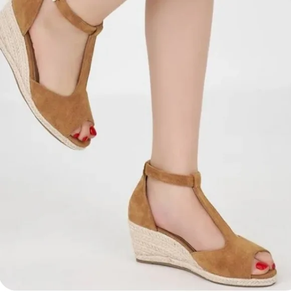 FUDYNMALC Womens Size 8 Sandal Wedges Brown New In Box - Picture 1 of 8